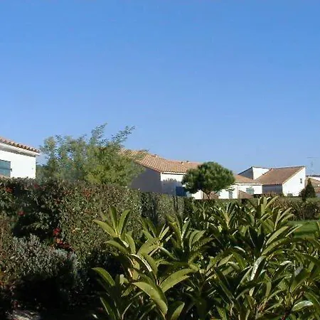 Saint Palais Sur - Maison Mitoyenne De Avec Piscine Et Court De Tennis